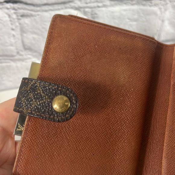 Authenticated Vintage Louis Vuitton Viennois Wallet - Picture 6 of 17
